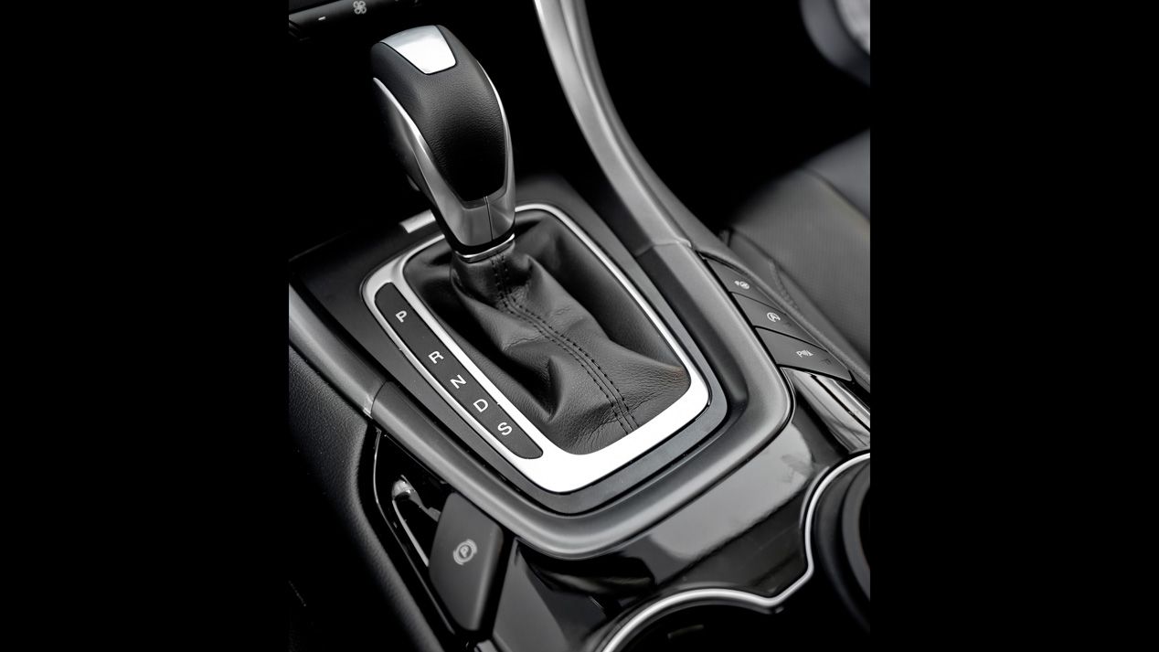 Ford Mondeo Sportbreak 2.0 TDCI-180 Poweshift AWD contra Skoda Superb 2.0 TDI-190 DSG 4x4, generalistas de altas miras