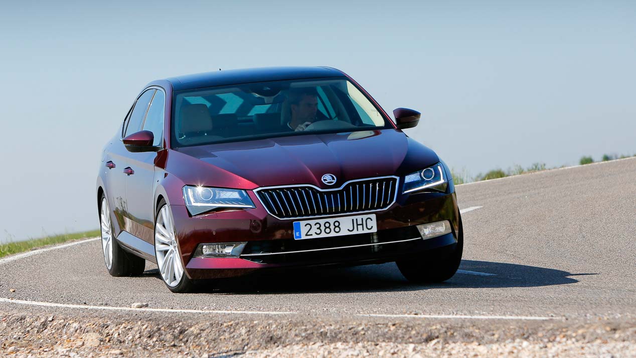Ford Mondeo Sportbreak 2.0 TDCI-180 Poweshift AWD contra Skoda Superb 2.0 TDI-190 DSG 4x4, generalistas de altas miras