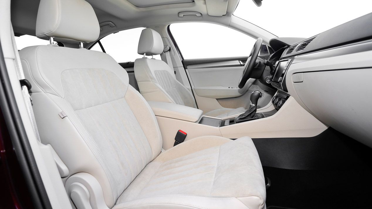 Ford Mondeo Sportbreak 2.0 TDCI-180 Poweshift AWD contra Skoda Superb 2.0 TDI-190 DSG 4x4, generalistas de altas miras