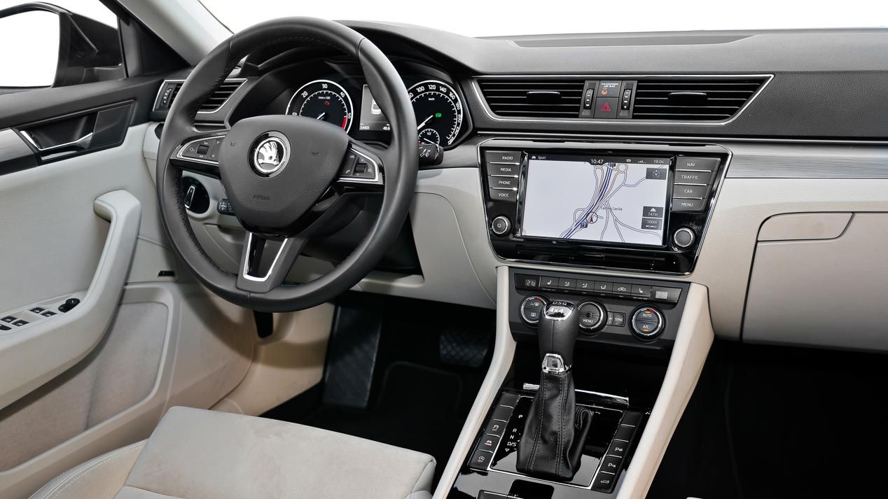 Ford Mondeo Sportbreak 2.0 TDCI-180 Poweshift AWD contra Skoda Superb 2.0 TDI-190 DSG 4x4, generalistas de altas miras