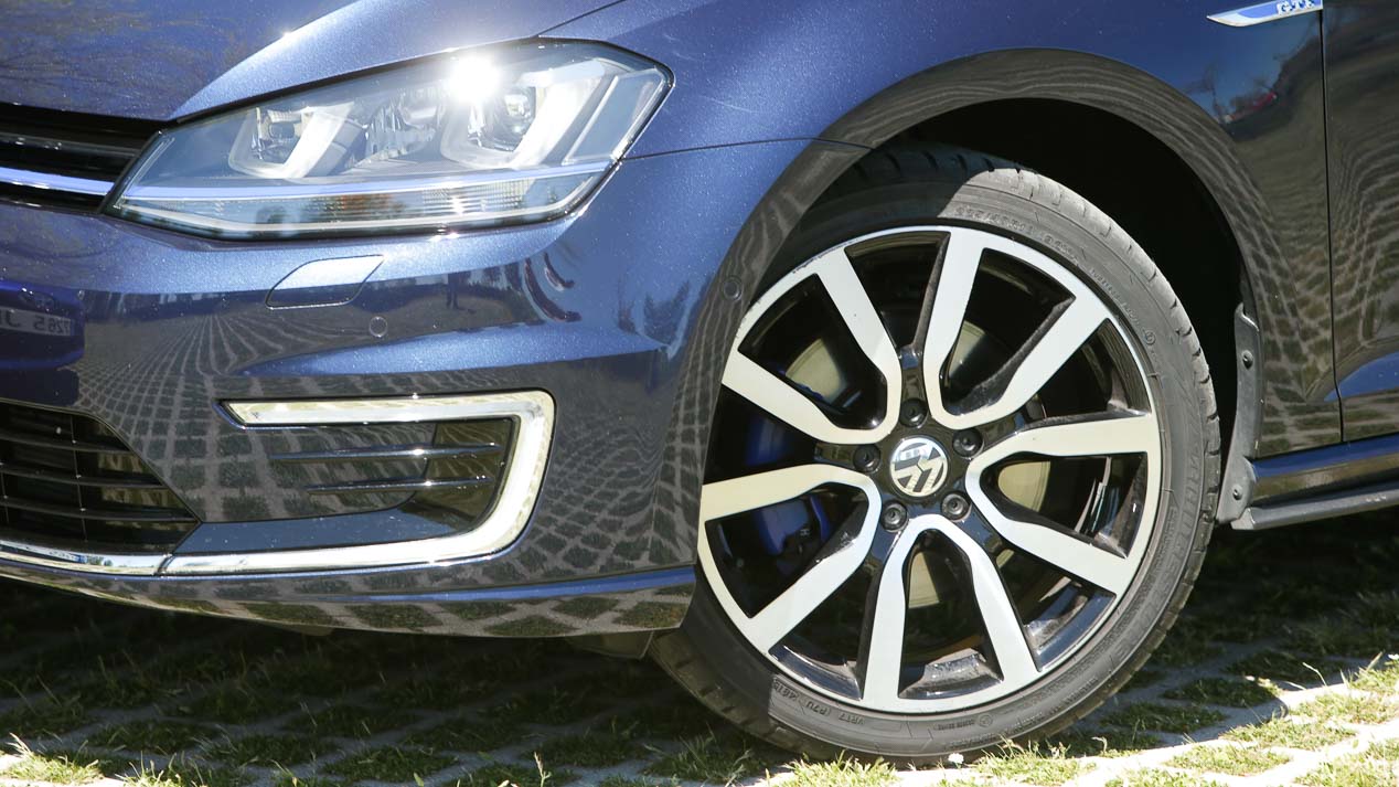 Toyota Prius y Volkswagen Golf GTE, coches para entendidos