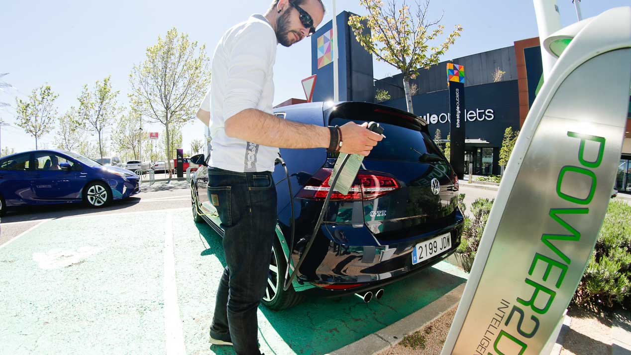 Toyota Prius y Volkswagen Golf GTE, coches para entendidos
