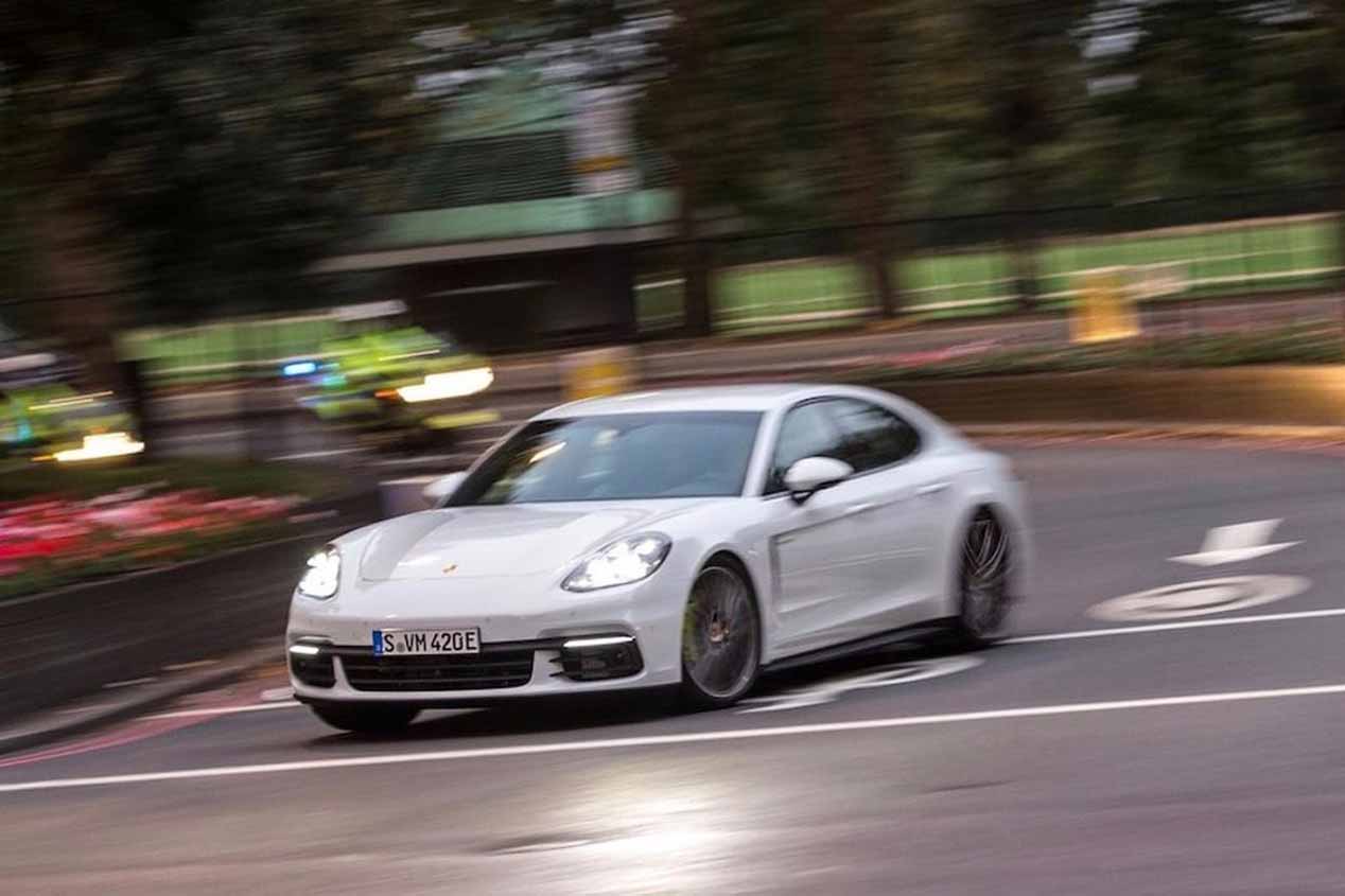 El Porsche Panamera 4 E-Hybrid y el 919 Hybrid por las calles de Londres