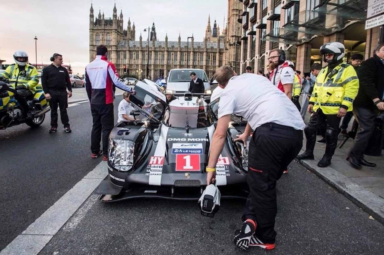 El Porsche Panamera 4 E-Hybrid y el 919 Hybrid por las calles de Londres