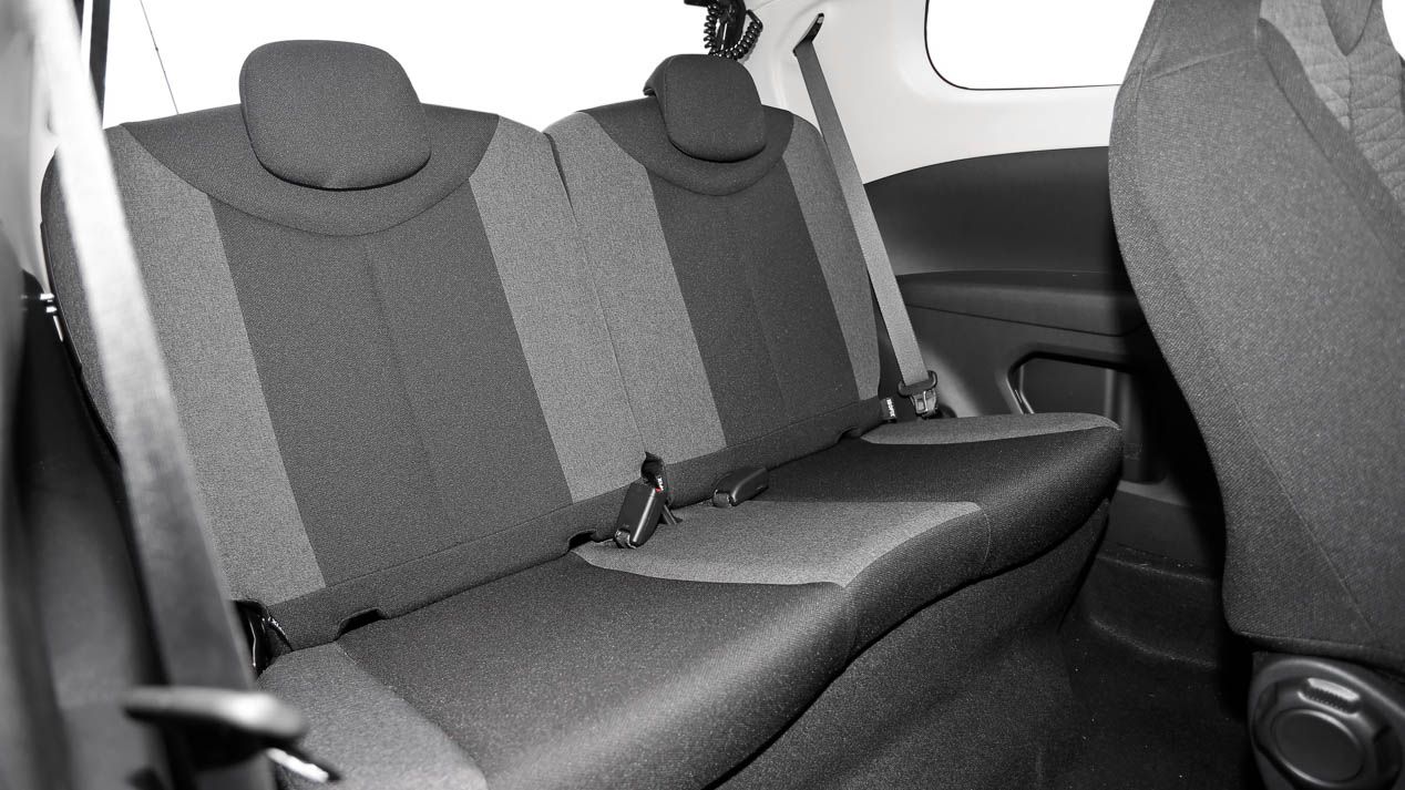 ¿Qué elegir un coche o una moto de cuatro ruedas?