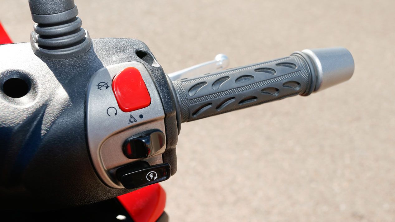 ¿Qué elegir un coche o una moto de cuatro ruedas?