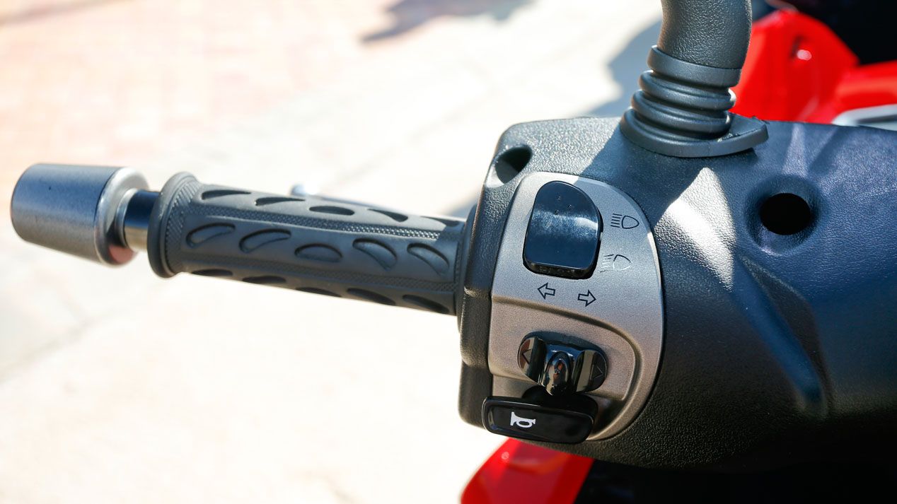 ¿Qué elegir un coche o una moto de cuatro ruedas?