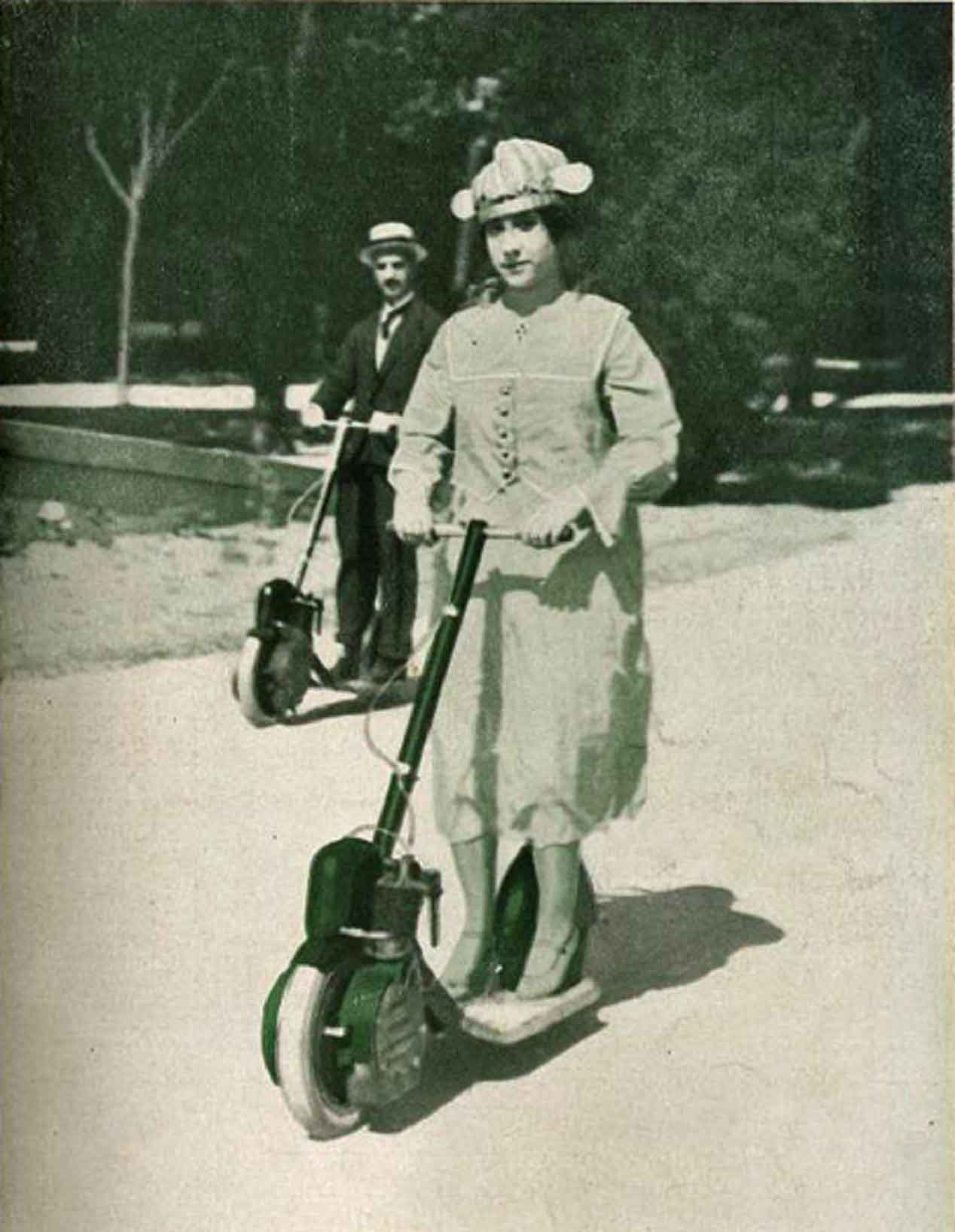 El primer patinete con motor de la Historia tiene más de un siglo