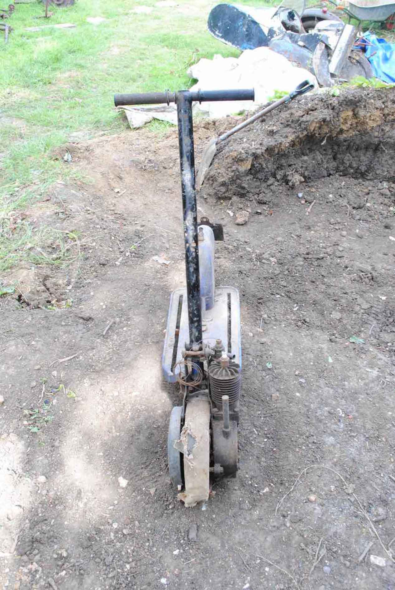 El primer patinete con motor de la Historia tiene más de un siglo