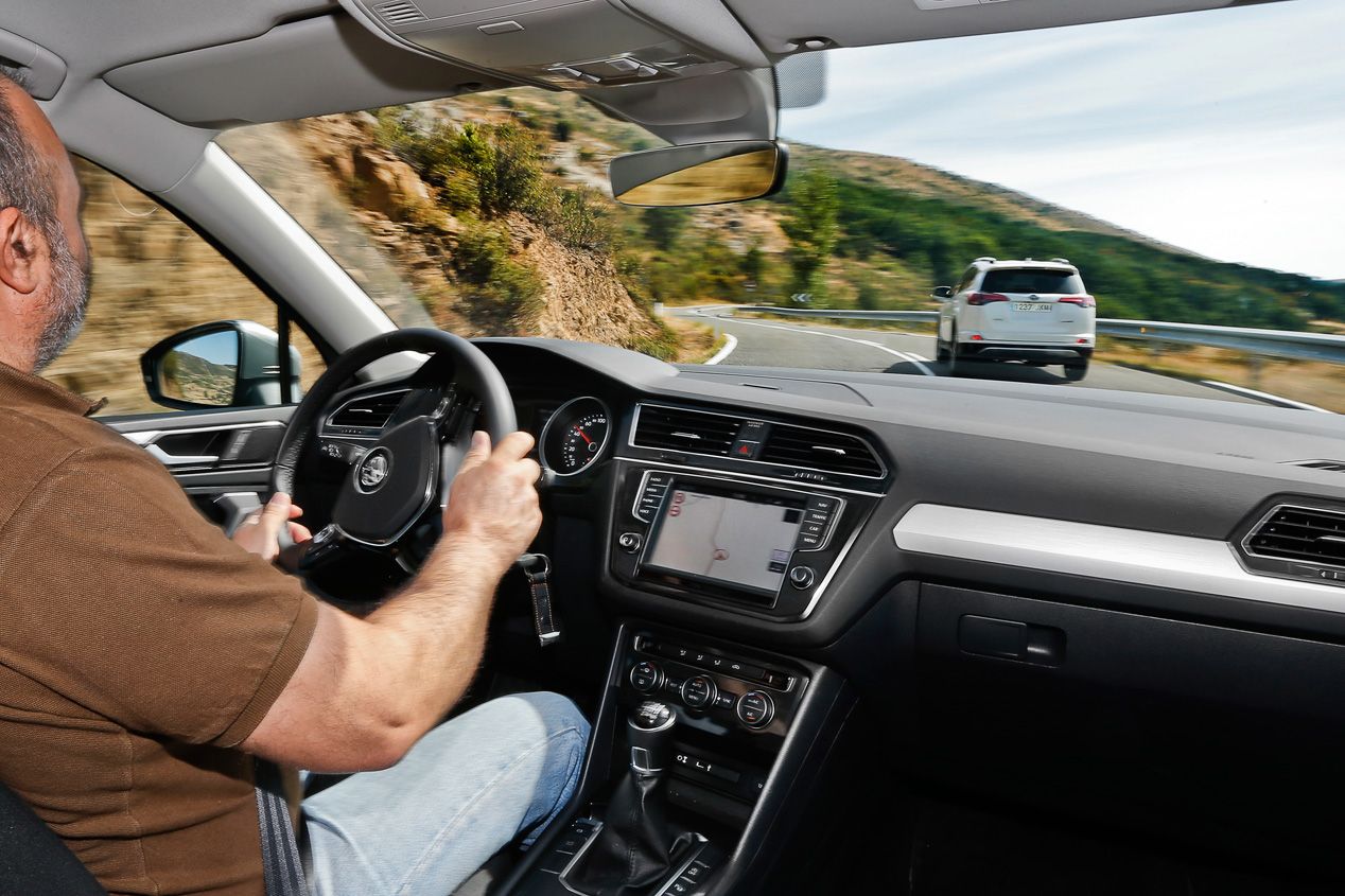 VW Tiguan 2.0 TDI 150 4x2 y Toyota RAV4 150D 4x2