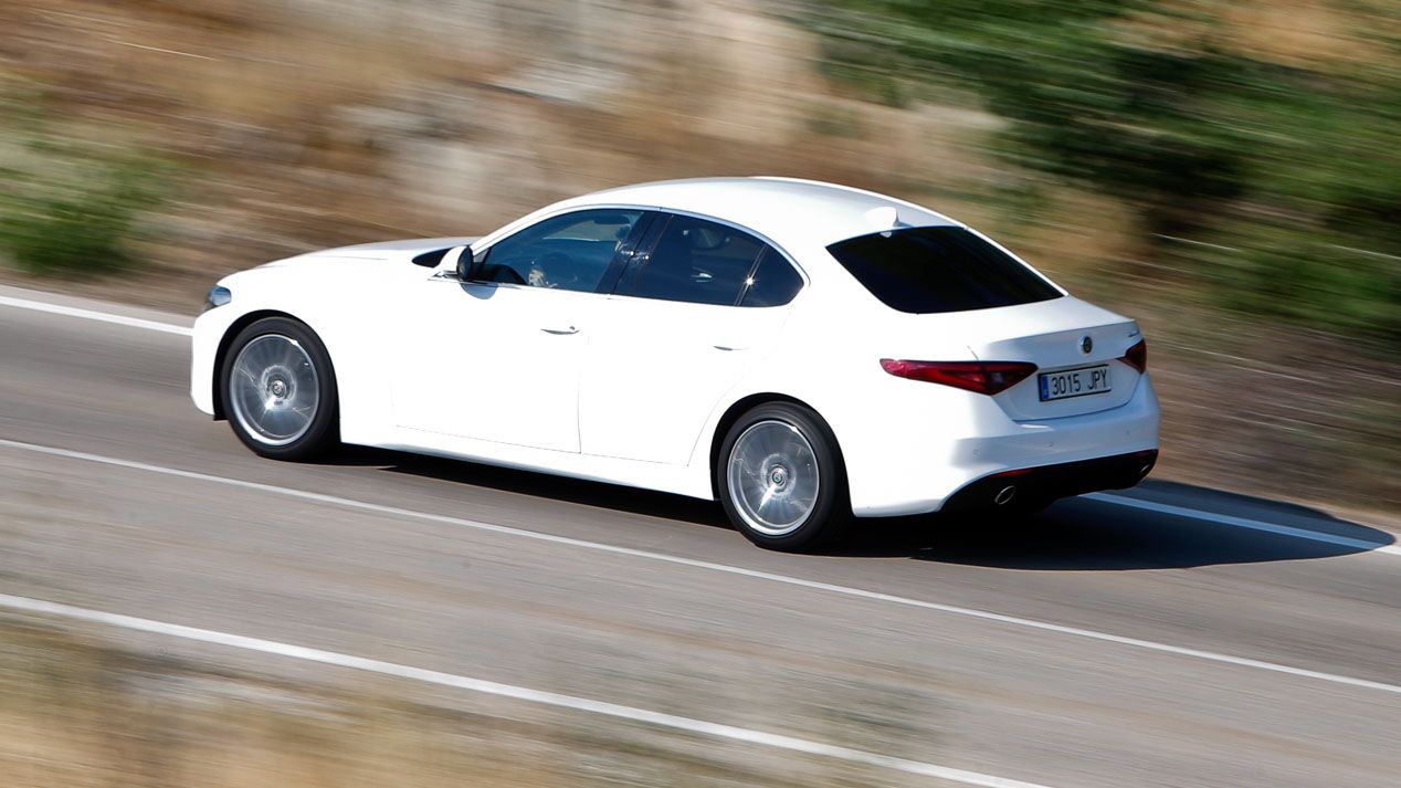 Alfa Romeo Giulia 2.2 Diesel vs Renault Talisman 1.6 dCi Twin Turbo