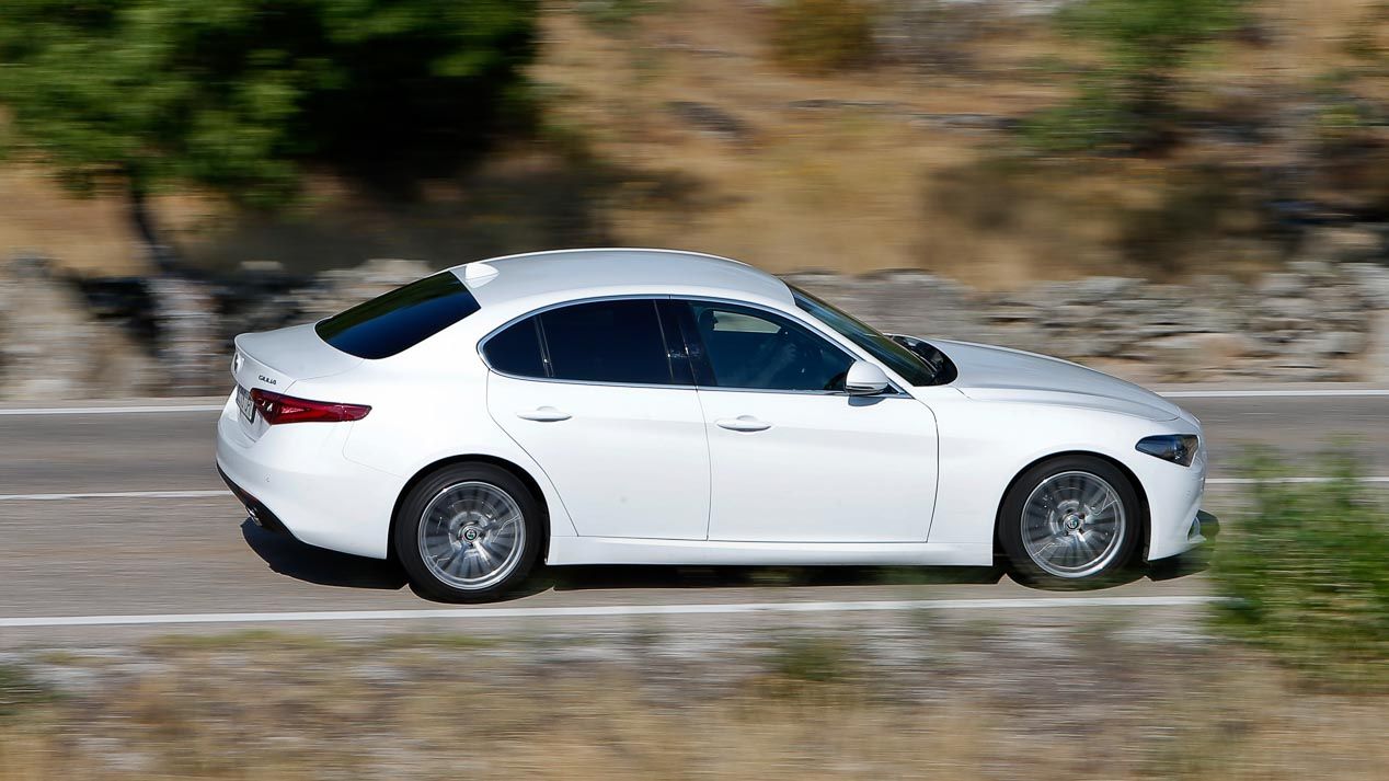 Alfa Romeo Giulia 2.2 Diesel vs Renault Talisman 1.6 dCi Twin Turbo