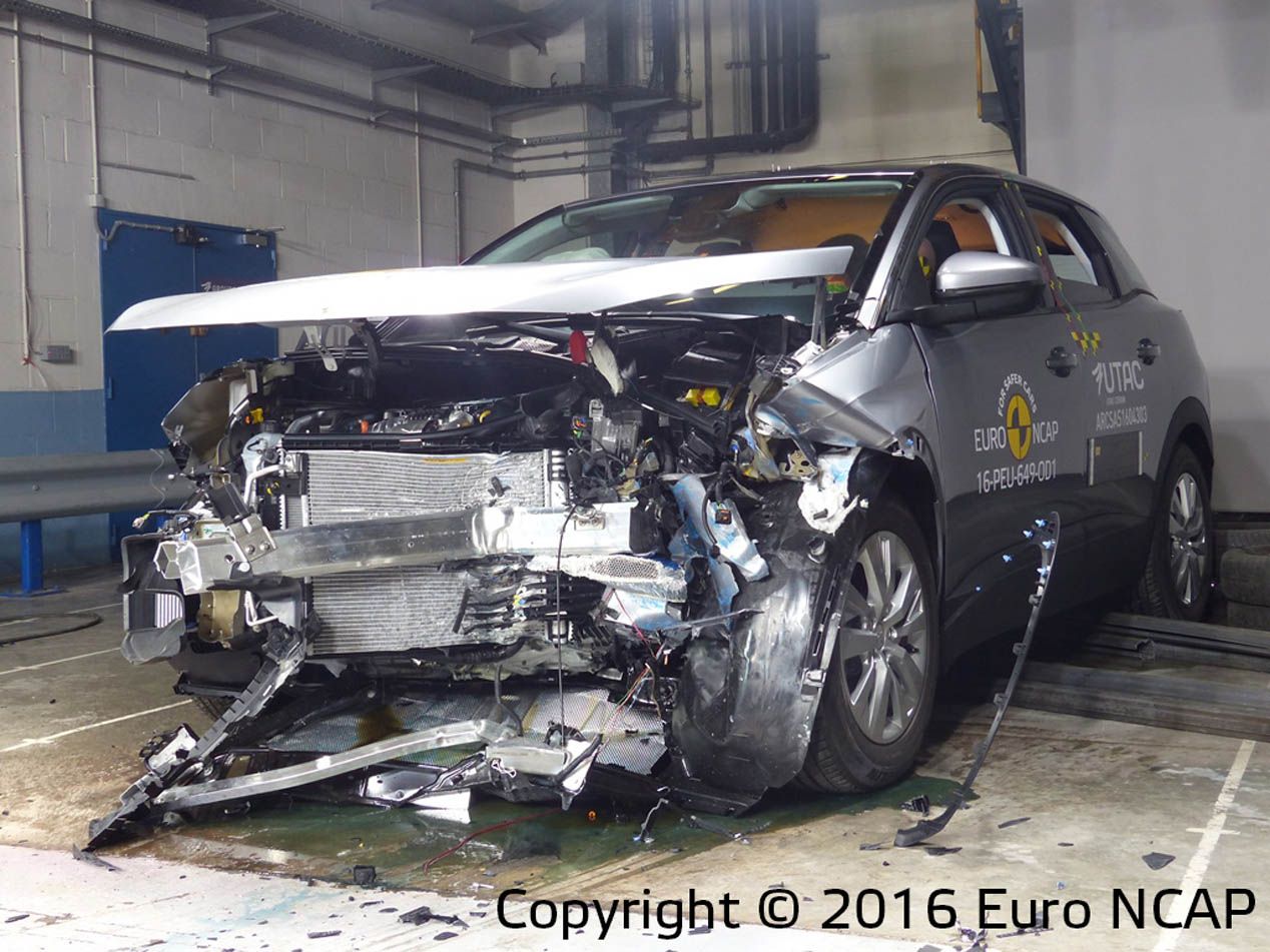 Pruebas de choque: Mercedes Clase E y Peugeot 3008