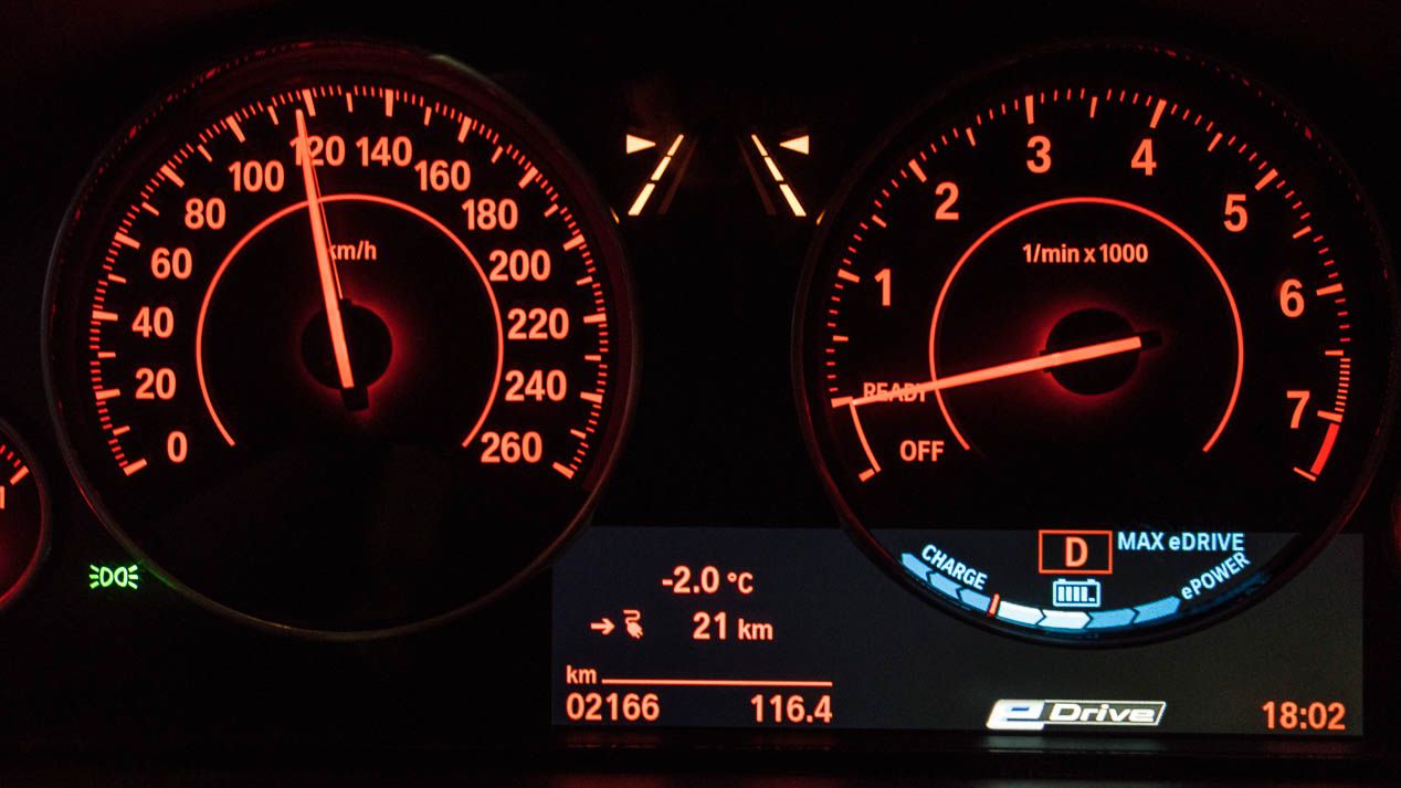 Probamos el nuevo BMW 330e, un Serie 3 muy especial