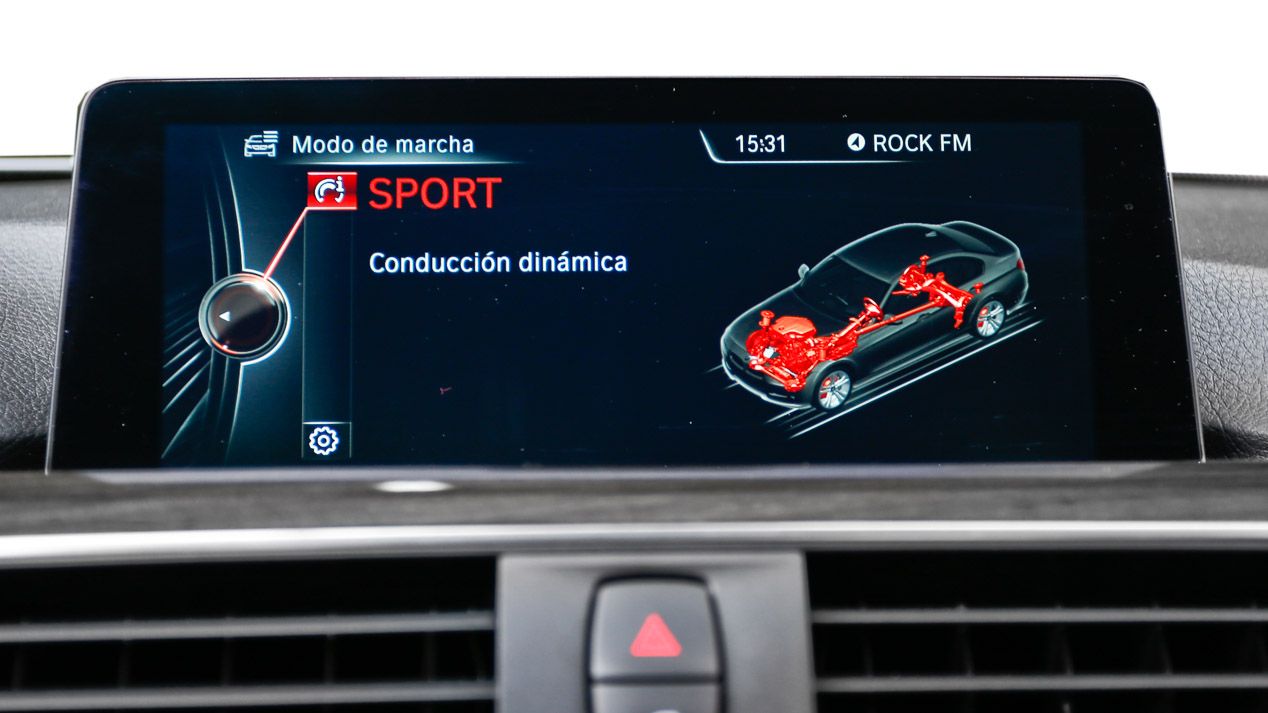 Probamos el nuevo BMW 330e, un Serie 3 muy especial