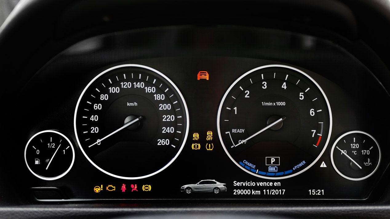 Probamos el nuevo BMW 330e, un Serie 3 muy especial