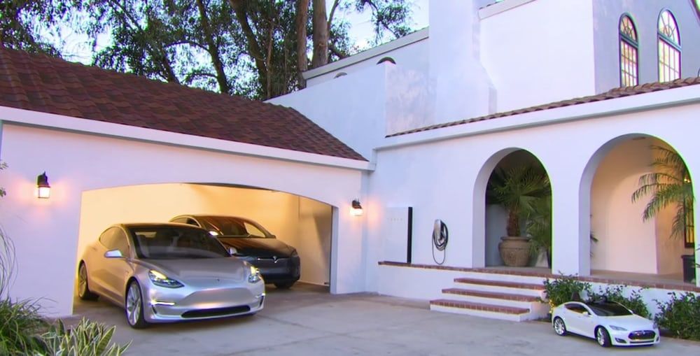 Paneles solares 'invisibles', la última invención de Tesla