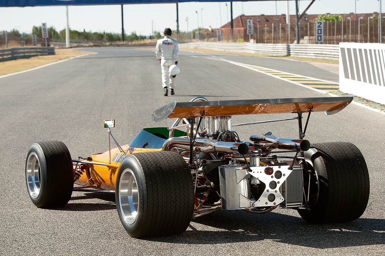 Pedro de la Rosa, al volante del McLaren M10A en el Jarama