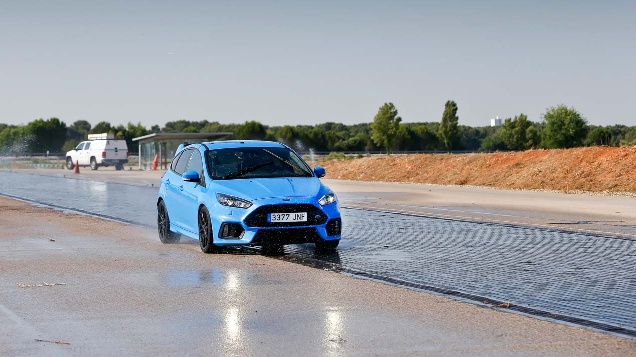 Honda Civic Type R, Ford Focus RS y Seat León Cupra, ¿cuál es el mejor deportivo?