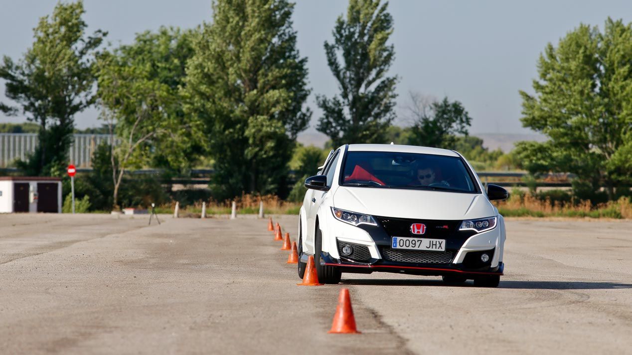 Honda Civic Type R, Ford Focus RS y Seat León Cupra, ¿cuál es el mejor deportivo?