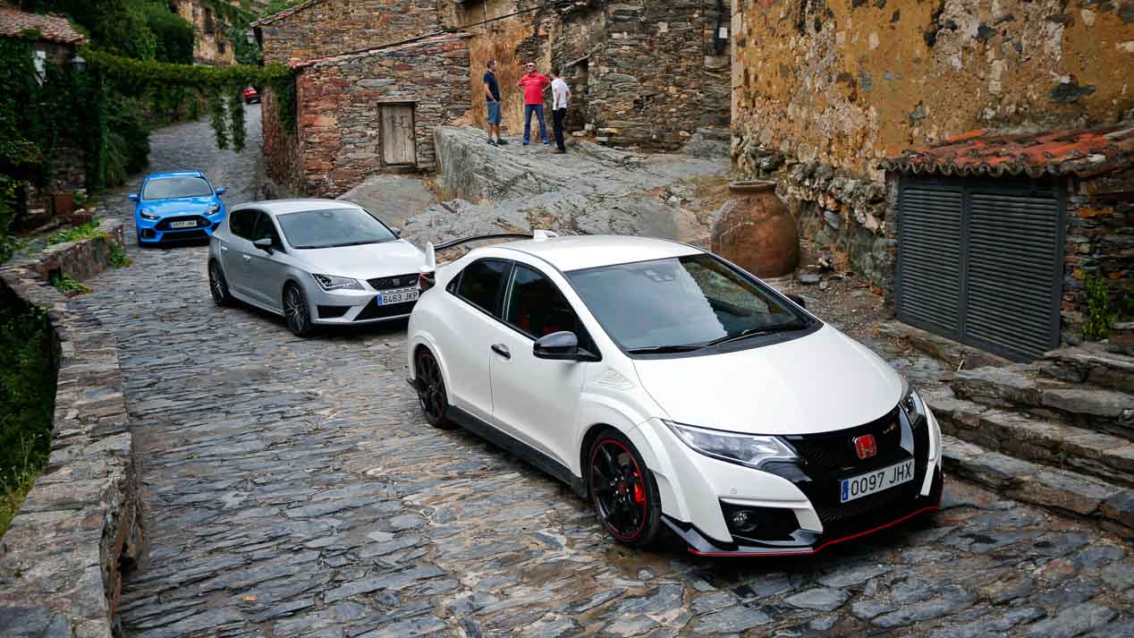Honda Civic Type R, Ford Focus RS y Seat León Cupra, ¿cuál es el mejor deportivo?