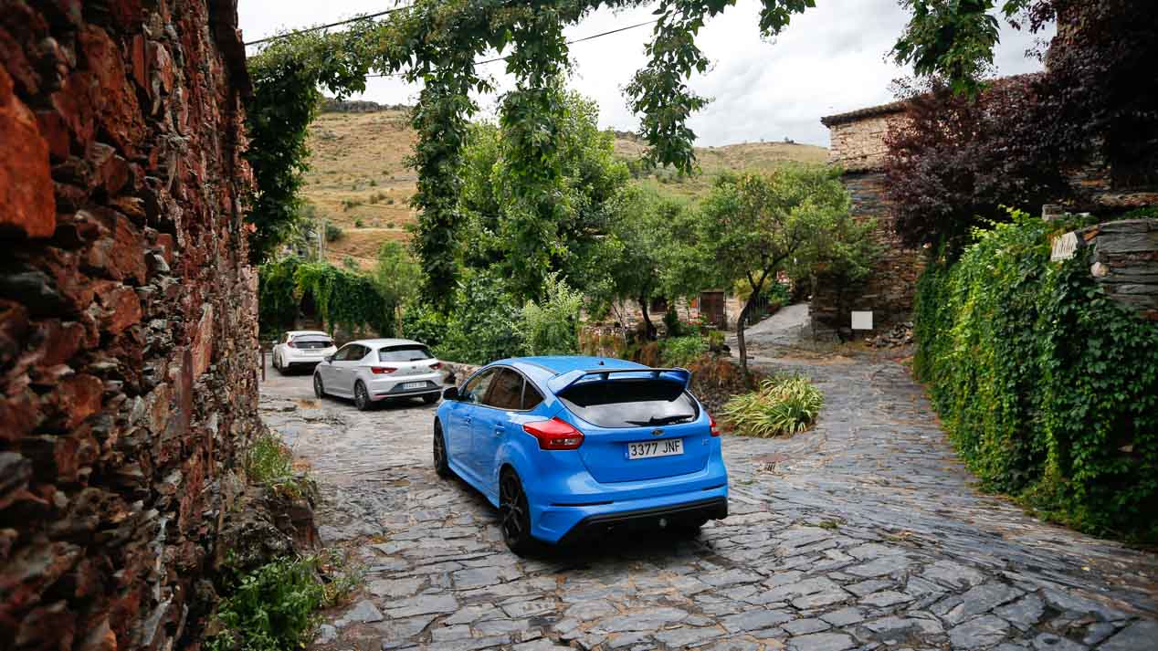 Honda Civic Type R, Ford Focus RS y Seat León Cupra, ¿cuál es el mejor deportivo?
