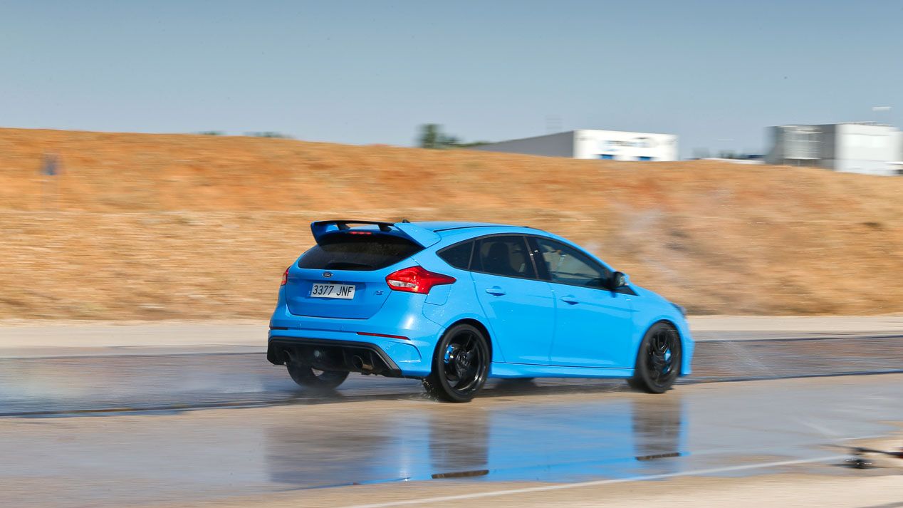 Honda Civic Type R, Ford Focus RS y Seat León Cupra, ¿cuál es el mejor deportivo?