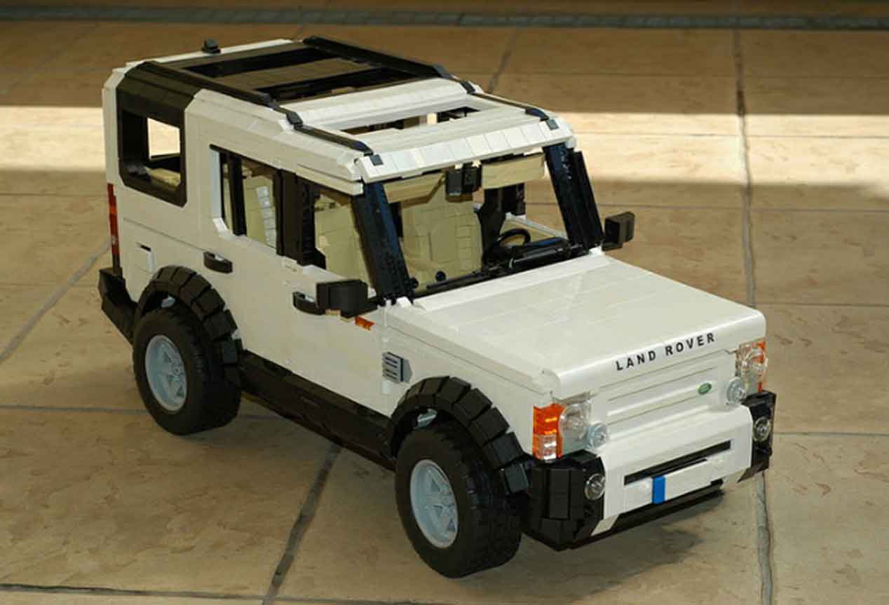 Un Land Rover Discovery 3 y un Jeep Wrangler Rubicon hechos con piezas de lego