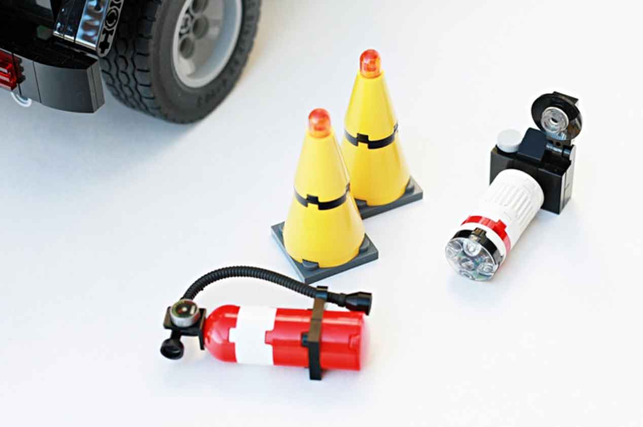 Un Land Rover Discovery 3 y un Jeep Wrangler Rubicon hechos con piezas de lego