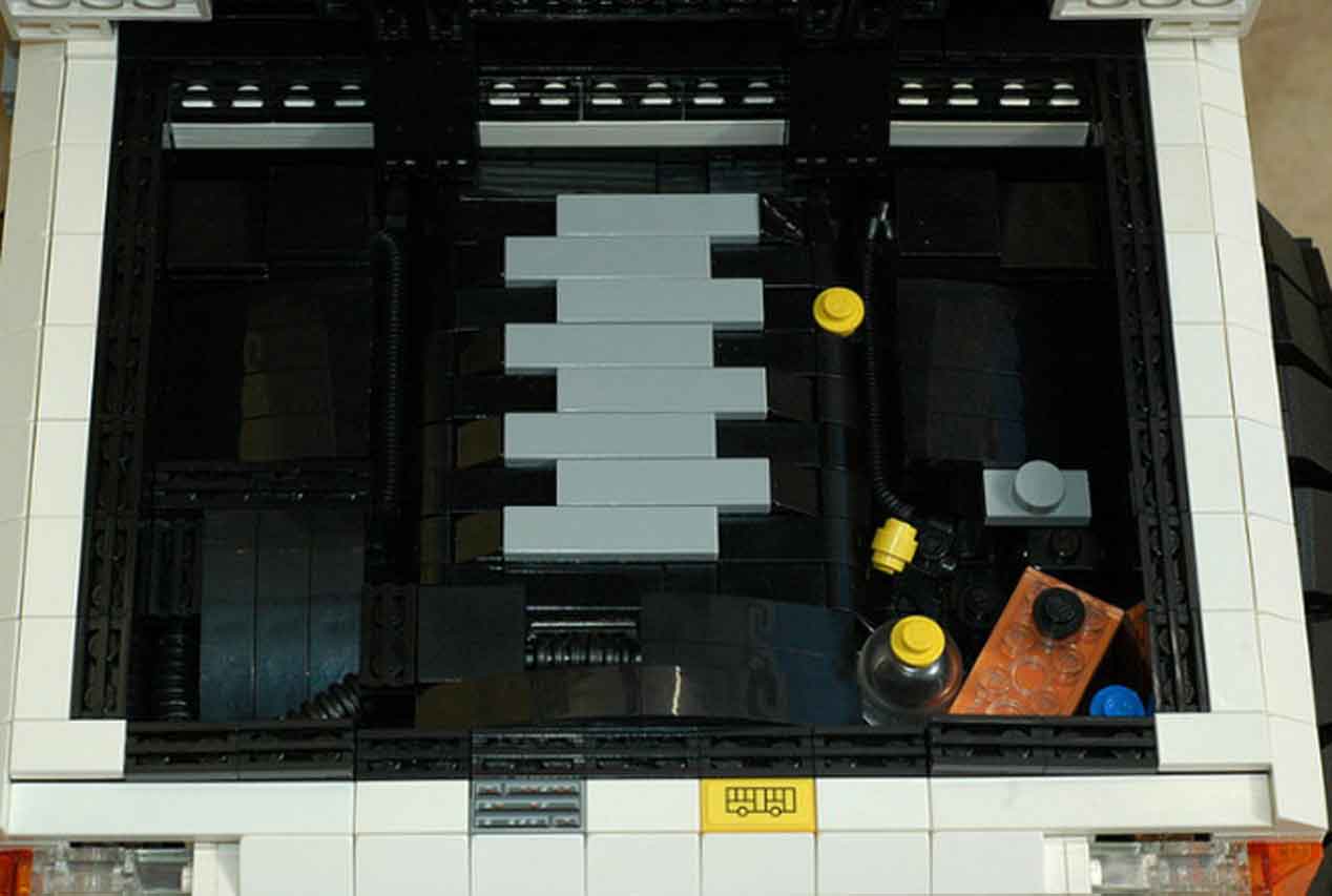 Un Land Rover Discovery 3 y un Jeep Wrangler Rubicon hechos con piezas de lego