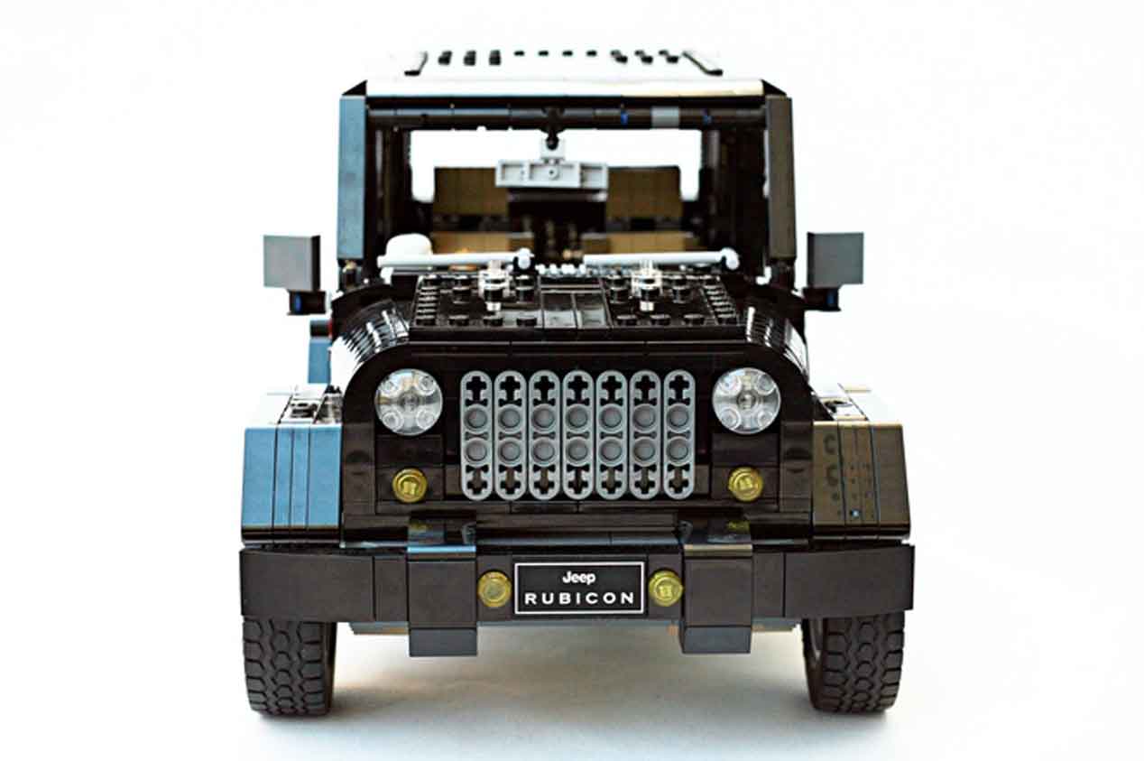 Un Land Rover Discovery 3 y un Jeep Wrangler Rubicon hechos con piezas de lego