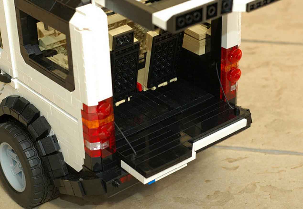 Un Land Rover Discovery 3 y un Jeep Wrangler Rubicon hechos con piezas de lego