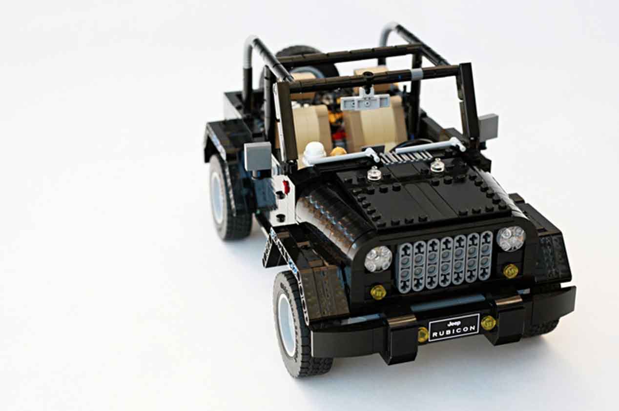 Un Land Rover Discovery 3 y un Jeep Wrangler Rubicon hechos con piezas de lego
