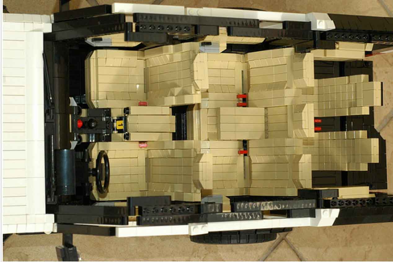 Un Land Rover Discovery 3 y un Jeep Wrangler Rubicon hechos con piezas de lego