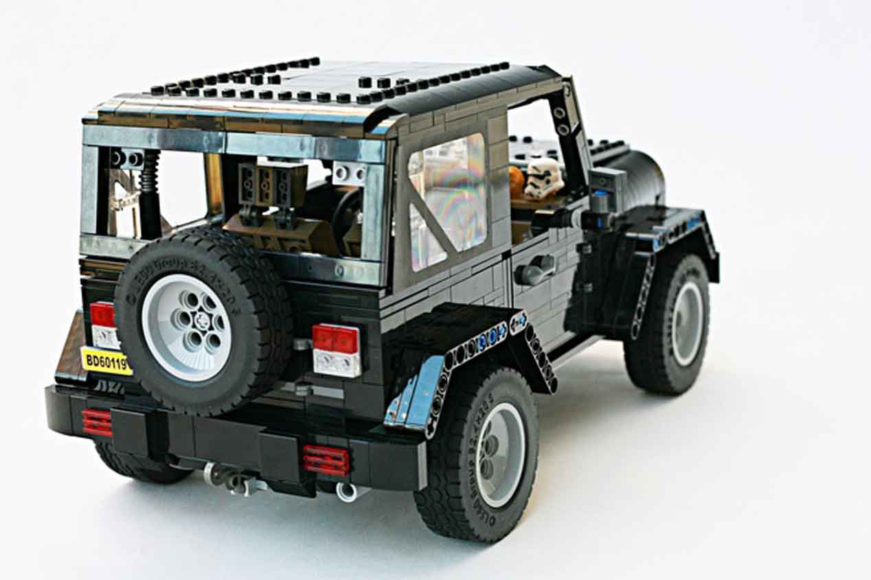 Un Land Rover Discovery 3 y un Jeep Wrangler Rubicon hechos con piezas de lego