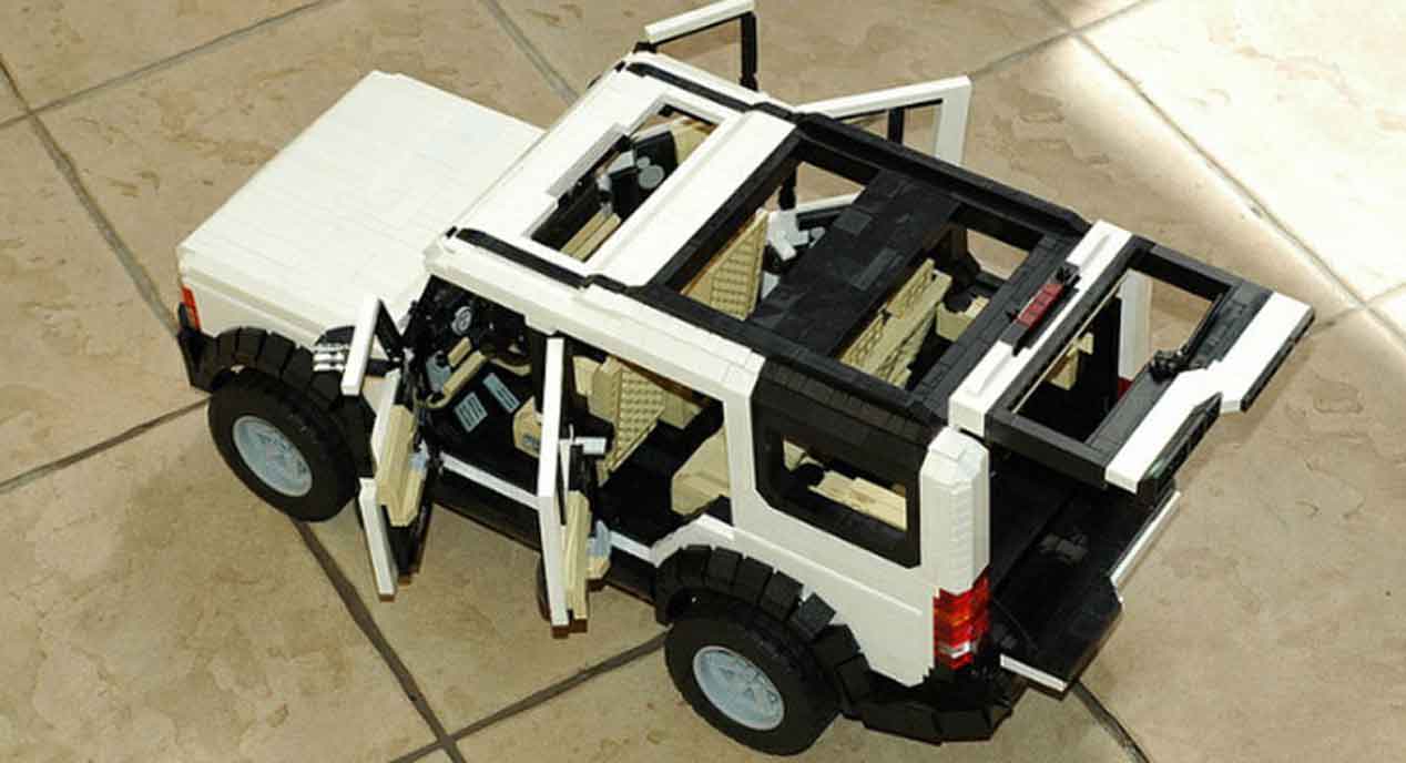 Un Land Rover Discovery 3 y un Jeep Wrangler Rubicon hechos con piezas de lego