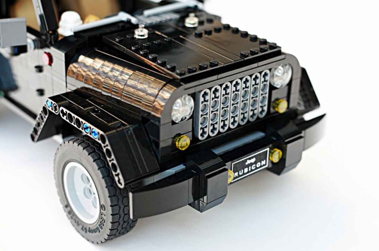 Un Land Rover Discovery 3 y un Jeep Wrangler Rubicon hechos con piezas de lego