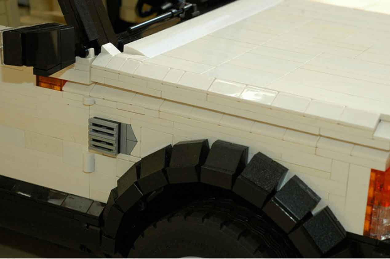 Un Land Rover Discovery 3 y un Jeep Wrangler Rubicon hechos con piezas de lego