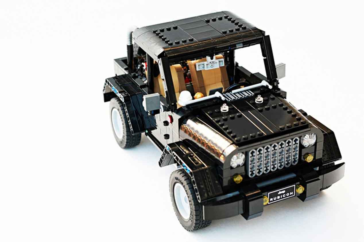 Un Land Rover Discovery 3 y un Jeep Wrangler Rubicon hechos con piezas de lego