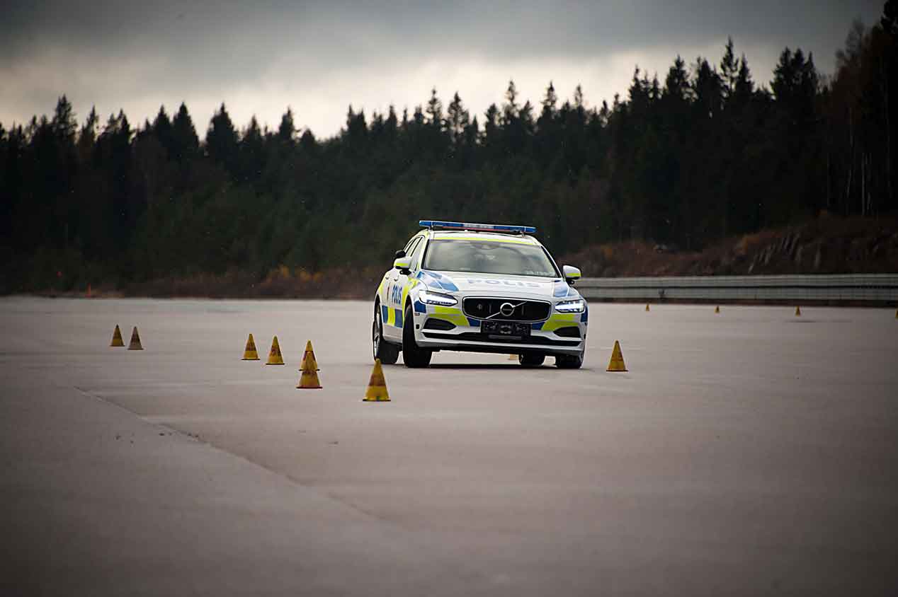 Ford Mustang y Volvo V90: nuevos coches para las fuerzas del orden