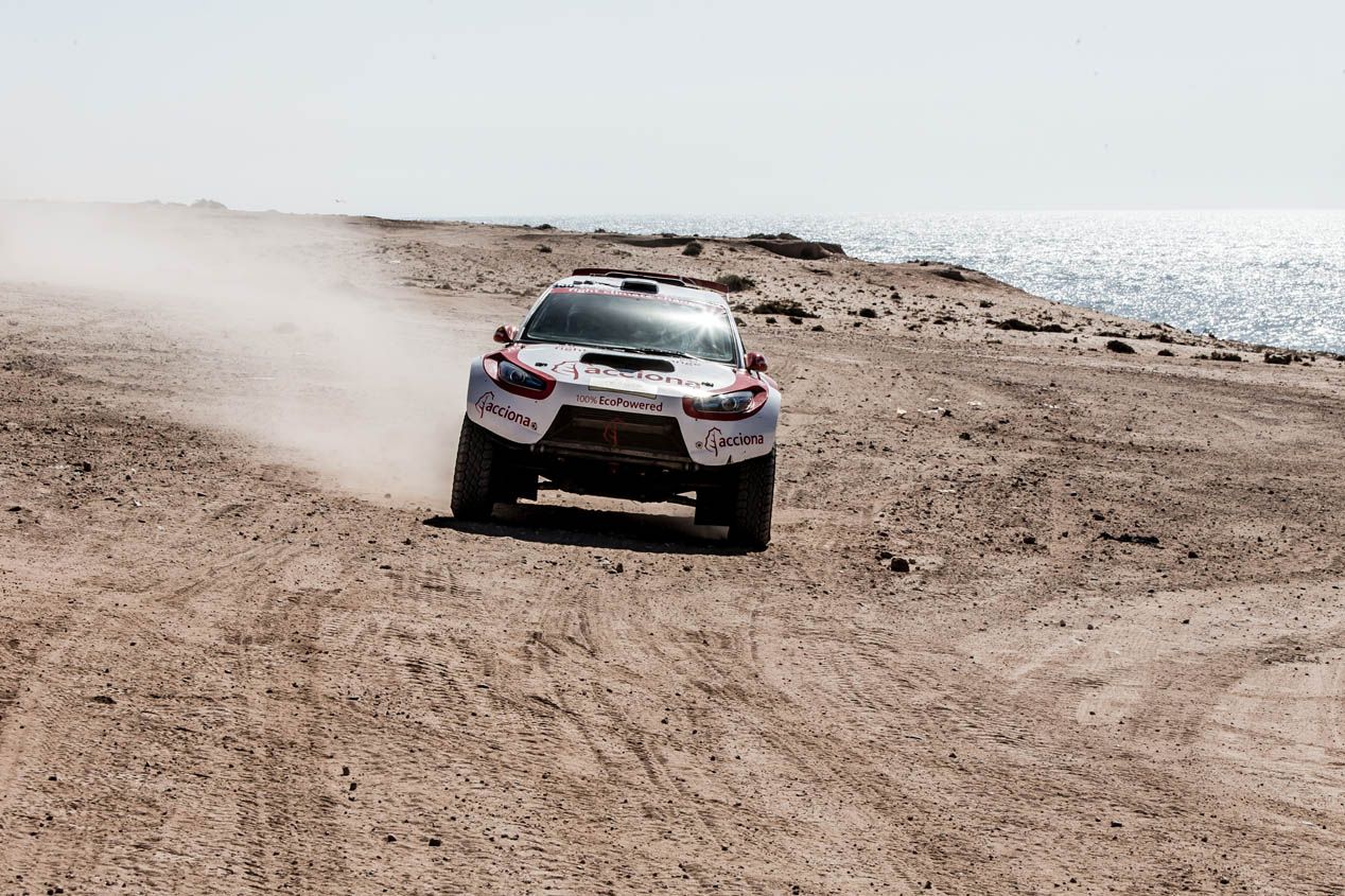 Acciona y su coche eléctrico en el Dakar 2017