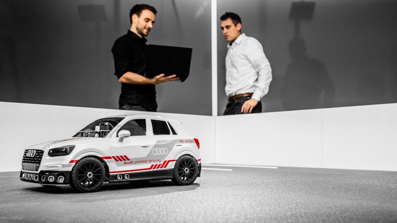 Así es el Audi Q2 inteligente que aprende a aparcar solo