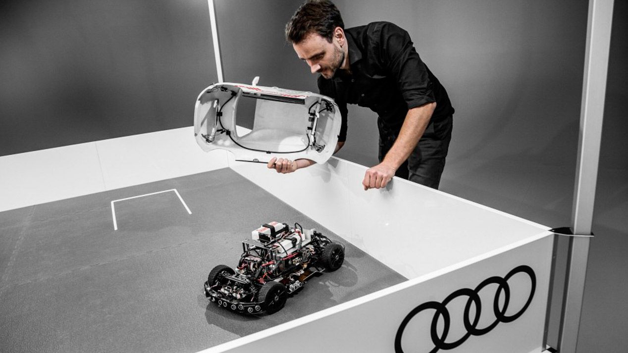 Así es el Audi Q2 inteligente que aprende a aparcar solo