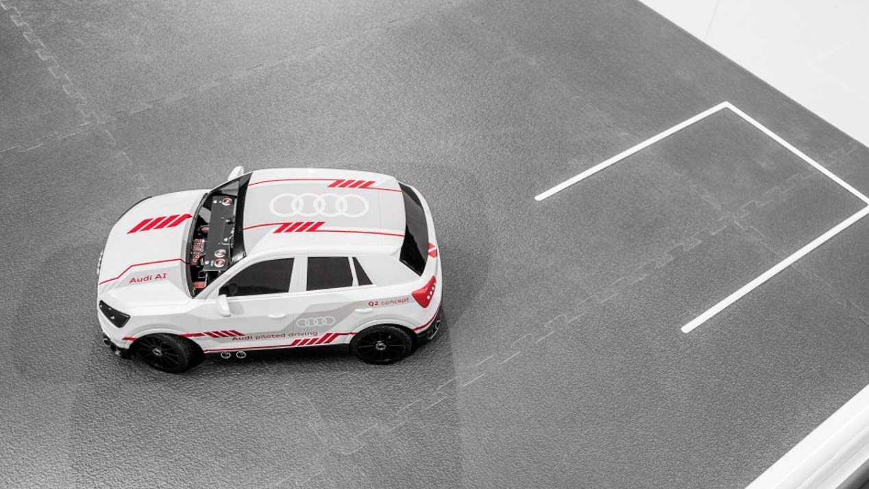 Así es el Audi Q2 inteligente que aprende a aparcar solo