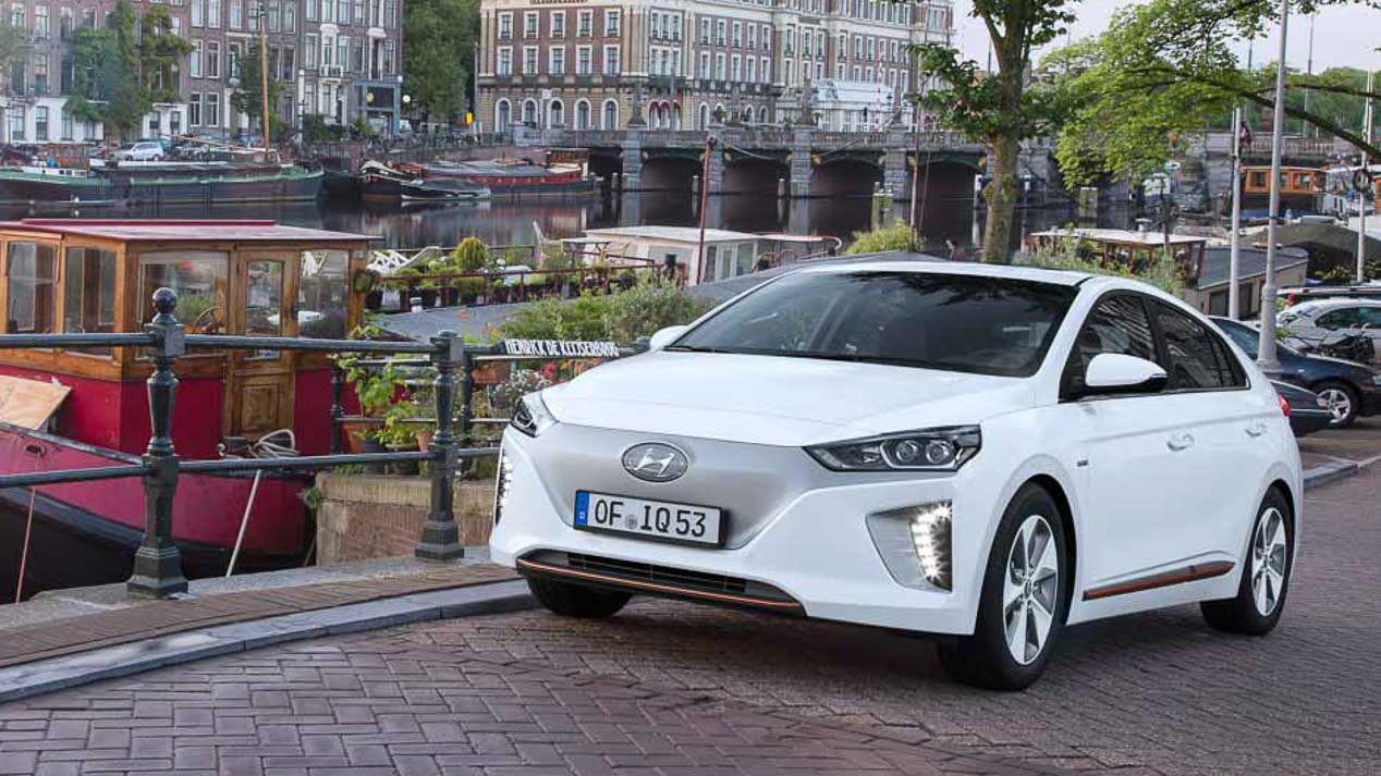 Los mejores compactos y berlinas que llegarán en 2017, en fotos