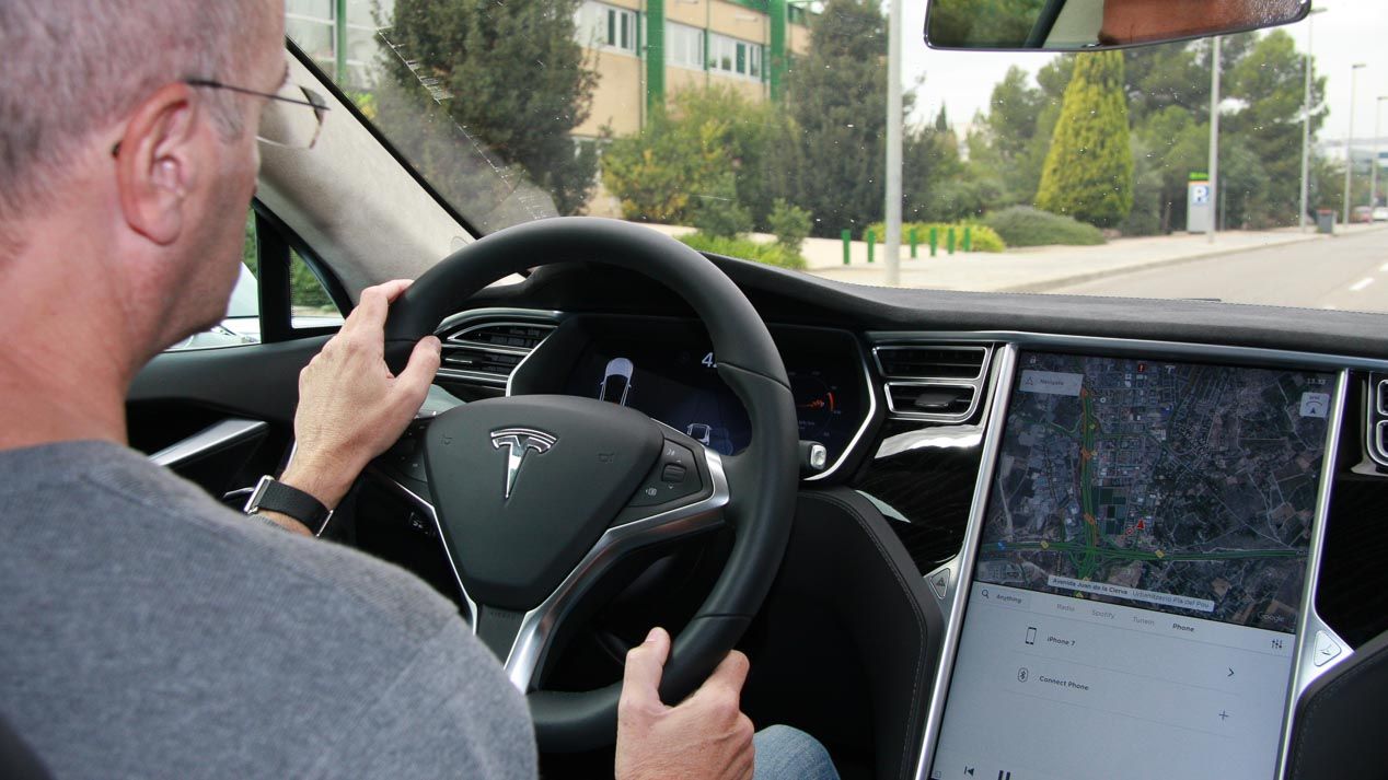 Como comprar un coche eléctrico de Tesla en España