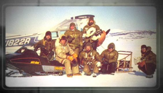 Miembros del equipo de El hombre y la Tierra en su viaje a Alaska. Miembros del equipo de El hombre y la Tierra en su viaje a Alaska.