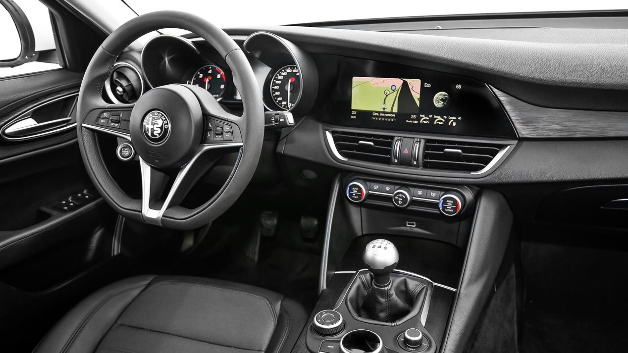 Alfa Romeo Giulia 2016 enfrentado a sus rivales