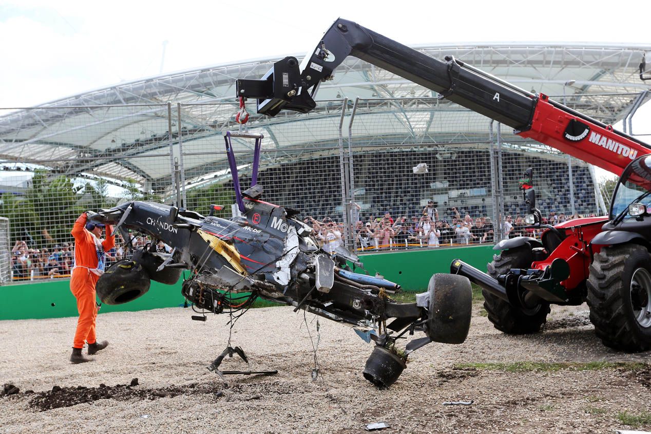 La FIA prueba el 'halo' tras el accidente de Alonso