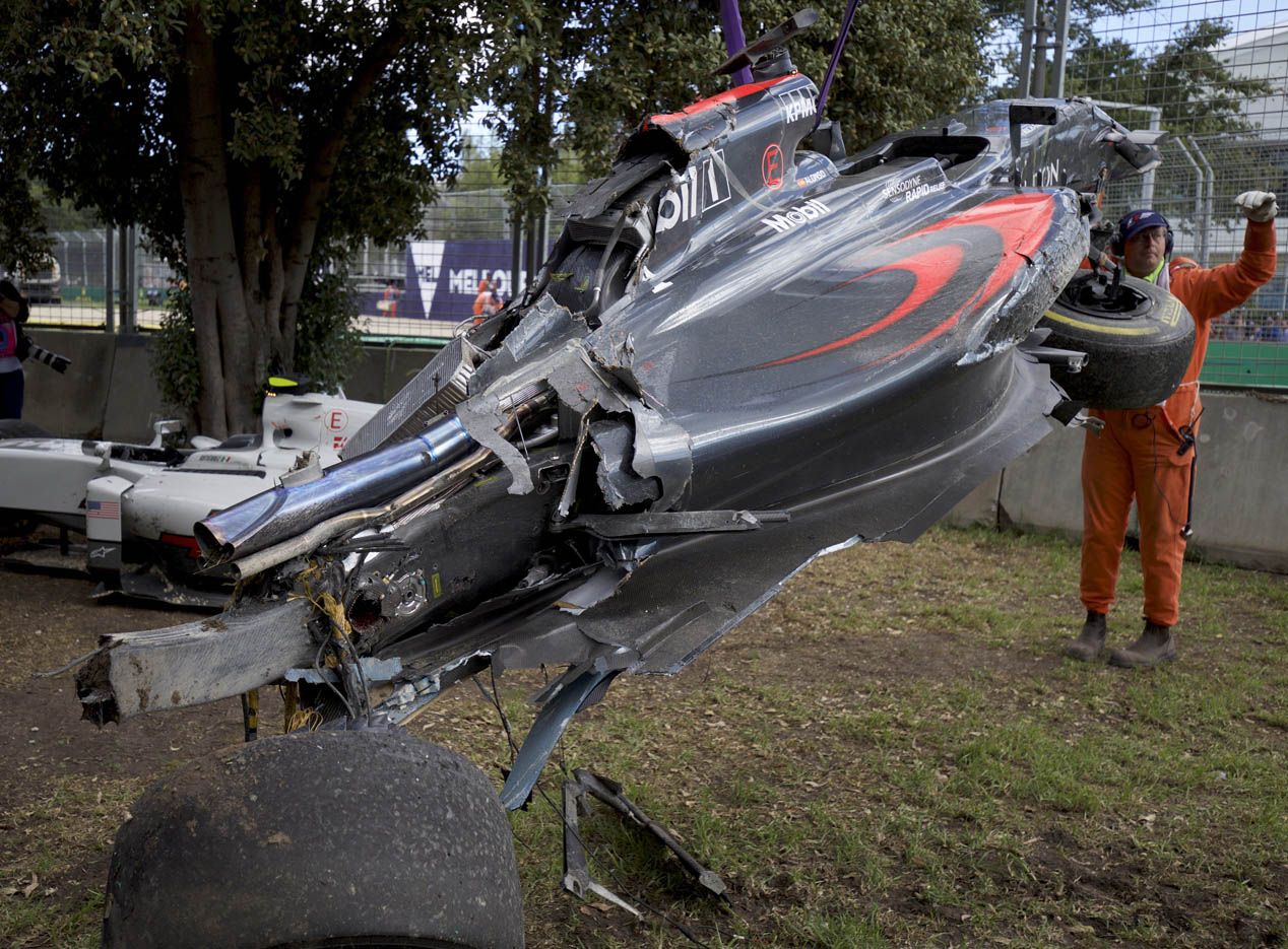 La FIA prueba el 'halo' tras el accidente de Alonso